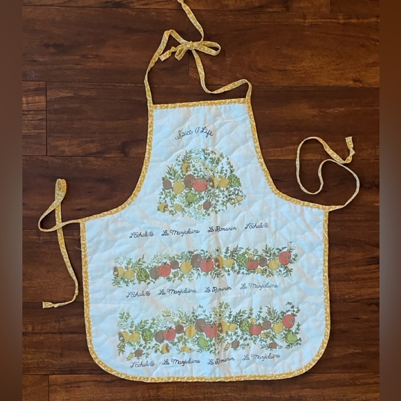 Vintage 1970s “Spice of Life” CorningWare apron and oven mitts - Picture 2 of 8